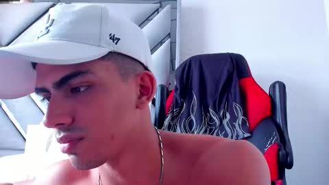 Snapshot of danterouxx chatting on 8, 10, 2025 Dante online show from 8, 10, 2025