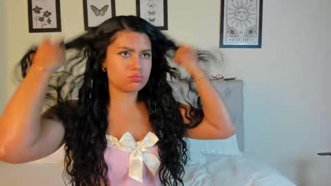 Snapshot of daphne_24 chatting on 27, 10, 2025 Antonella Mora online show from 27, 10, 2025