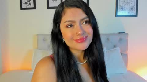Snapshot of daphne_24 chatting on 6, 11, 2025 Antonella Mora online show from 6, 11, 2025