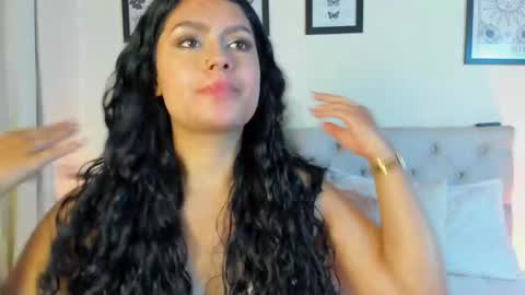 Snapshot of daphne_24 chatting on 10, 11, 2025 Antonella Mora online show from 10, 11, 2025