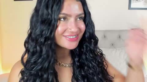 Snapshot of daphne_24 chatting on 11, 11, 2025 Antonella Mora online show from 11, 11, 2025