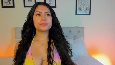 Snapshot of daphne_24 chatting on 5, 12, 2025 Antonella Mora online show from 5, 12, 2025