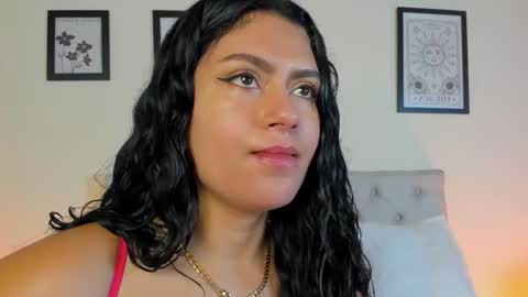 Snapshot of daphne_24 chatting on 17, 12, 2025 Antonella Mora online show from 17, 12, 2025