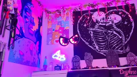 Daphne Madison online show from 29, 10, 2025