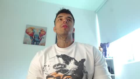 Snapshot of darius_phoenix chatting on 7, 6, 2026 Darius Phoenix online show from 7, 6, 2026