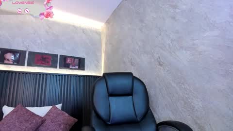 Dark online show from 12, 9, 2025