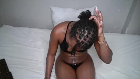 dark_lovly online show from 10, 11, 2025