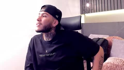 Snapshot of darkgoldengaze chatting on 11, 11, 2025 Dark online show from 11, 11, 2025