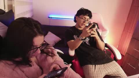 darkpleasuress online show from 9, 9, 2025