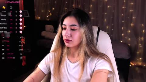 Snapshot of darlabelle chatting on 24, 12, 2024 Belle online show from 24, 12, 2024