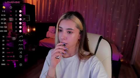 Snapshot of darlabelle chatting on 3, 3, 2025 Belle online show from 3, 3, 2025