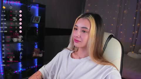 Snapshot of darlabelle chatting on 12, 3, 2025 Belle online show from 12, 3, 2025