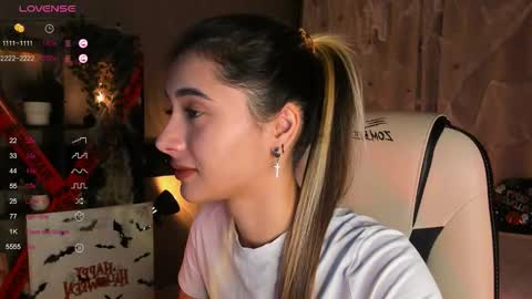 Snapshot of darlabelle chatting on 23, 10, 2025 Belle online show from 23, 10, 2025