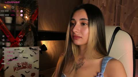 Snapshot of darlabelle chatting on 25, 10, 2025 Belle online show from 25, 10, 2025