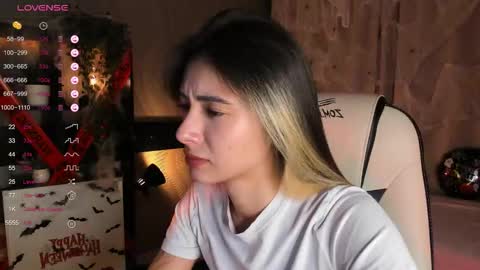 Snapshot of darlabelle chatting on 30, 10, 2025 Belle online show from 30, 10, 2025