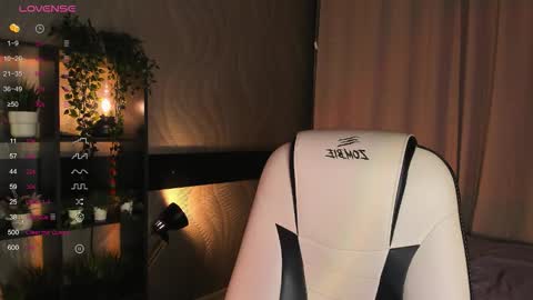 Snapshot of darlabelle chatting on 14, 11, 2025 Belle online show from 14, 11, 2025