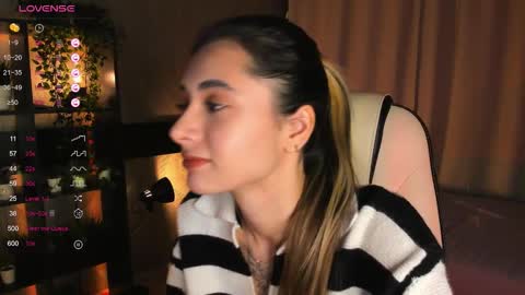 Snapshot of darlabelle chatting on 22, 11, 2025 Belle online show from 22, 11, 2025