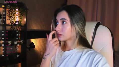 Snapshot of darlabelle chatting on 23, 11, 2025 Belle online show from 23, 11, 2025