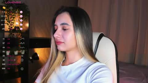 Snapshot of darlabelle chatting on 14, 12, 2025 Belle online show from 14, 12, 2025