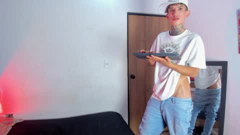 Snapshot of darwin_stark chatting on 8, 5, 2026 darwin_stark online show from 8, 5, 2026