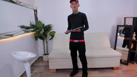 Snapshot of darwin_stark chatting on 5, 6, 2026 darwin_stark online show from 5, 6, 2026
