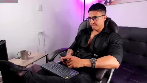 Snapshot of dash_bukoski chatting on 21, 12, 2025 Dash online show from 21, 12, 2025