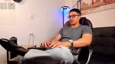 Snapshot of dash_bukoski chatting on 22, 12, 2025 Dash online show from 22, 12, 2025