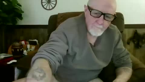 Snapshot of dave571960 chatting on 14, 5, 2026 dave571960 online show from 14, 5, 2026