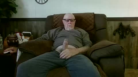 Snapshot of dave571960 chatting on 17, 5, 2026 dave571960 online show from 17, 5, 2026