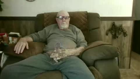 Snapshot of dave571960 chatting on 24, 5, 2026 dave571960 online show from 24, 5, 2026