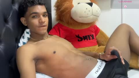 Snapshot of david_hot44 chatting on 9, 5, 2026 david_hot44 online show from 9, 5, 2026