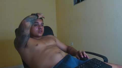 Snapshot of davidlenonn_ chatting on 8, 11, 2025 Lennon online show from 8, 11, 2025