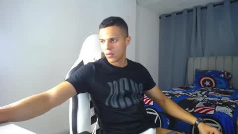 Snapshot of davisito7 chatting on 2, 1, 2025 David Angel online show from 2, 1, 2025