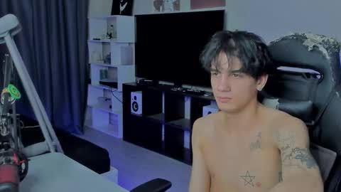 Snapshot of davisross chatting on 21, 9, 2025 davis online show from 21, 9, 2025