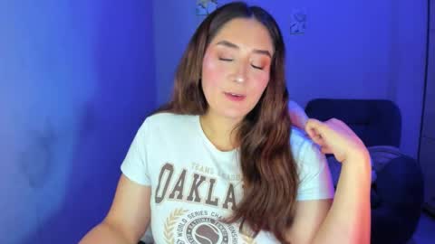 Snapshot of daysi_glow chatting on 18, 12, 2025 online show from 18, 12, 2025