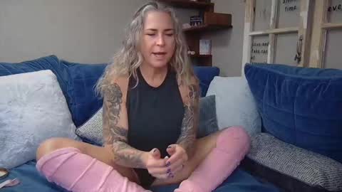 Snapshot of dd_delish chatting on 13, 1, 2026 dd_delish online show from 13, 1, 2026