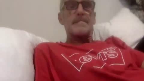 Snapshot of deanofflove221000 chatting on 5, 11, 2025 deanofflove221000 online show from 5, 11, 2025