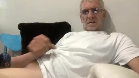 deanofflove221000 online show from 24, 2, 2026