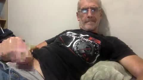 deanofflove221000 online show from 14, 4, 2026