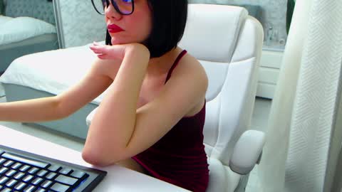 Snapshot of dear_ellisse chatting on 7, 4, 2026 Elly online show from 7, 4, 2026