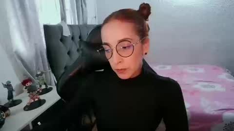 Snapshot of dear_juliet chatting on 8, 9, 2025 Juliet online show from 8, 9, 2025