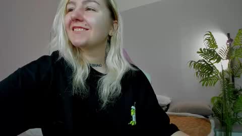 Debbie Mon Tue Fri Sun Sat GMT 3 1000am - 0400pm  online show from 22, 11, 2025