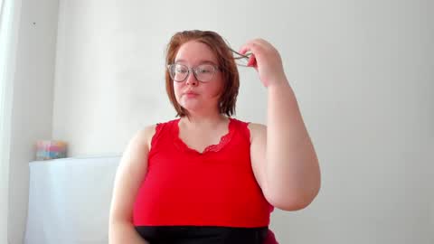Snapshot of debbiewood chatting on 19, 5, 2026 DeboraDebbieDee online show from 19, 5, 2026