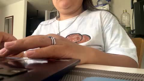 Snapshot of debie_lehee chatting on 20, 5, 2026 Victoria online show from 20, 5, 2026