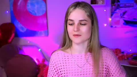 Snapshot of deboralarson chatting on 5, 3, 2025 Debora online show from 5, 3, 2025