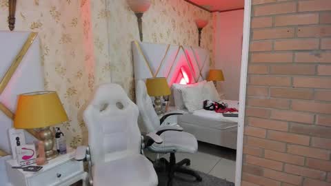 Snapshot of deboralombardii chatting on 8, 9, 2025 deboralombardii online show from 8, 9, 2025