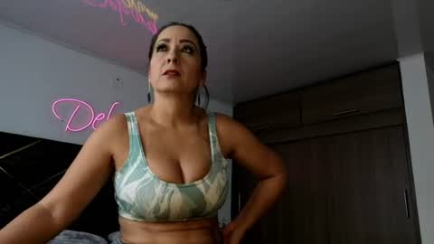 Snapshot of deboramom chatting on 20, 6, 2026 DeboraMom online show from 20, 6, 2026