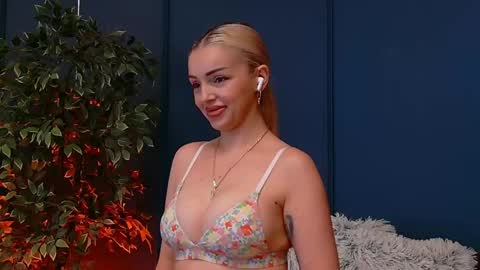 Snapshot of deeavip chatting on 2, 5, 2026 DeeaVIP online show from 2, 5, 2026