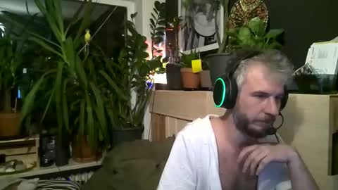 Snapshot of deebo1987 chatting on 14, 11, 2025 Deen online show from 14, 11, 2025