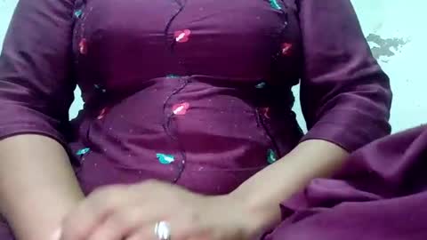 Snapshot of deepika_92 chatting on 5, 3, 2025 deepika_92 online show from 5, 3, 2025